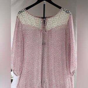 Torrid Pink Floral Lace Blouse Size 1 or 42-46 bust 14/16 women like new